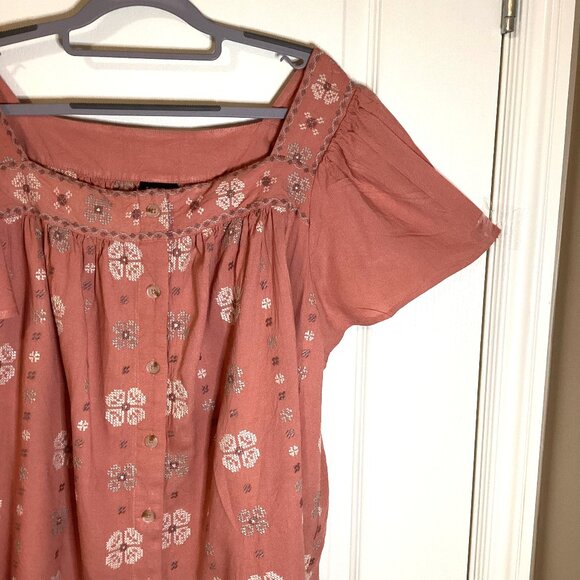 Torrid Women's Short Sleeve Square Neck Shirt Size 2 Embroidered Boho Blouse - Picture 2 of 9